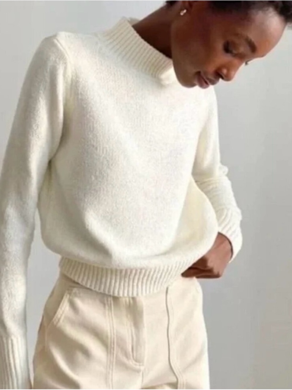 Aritzia Wilfred cream turtleneck sweater